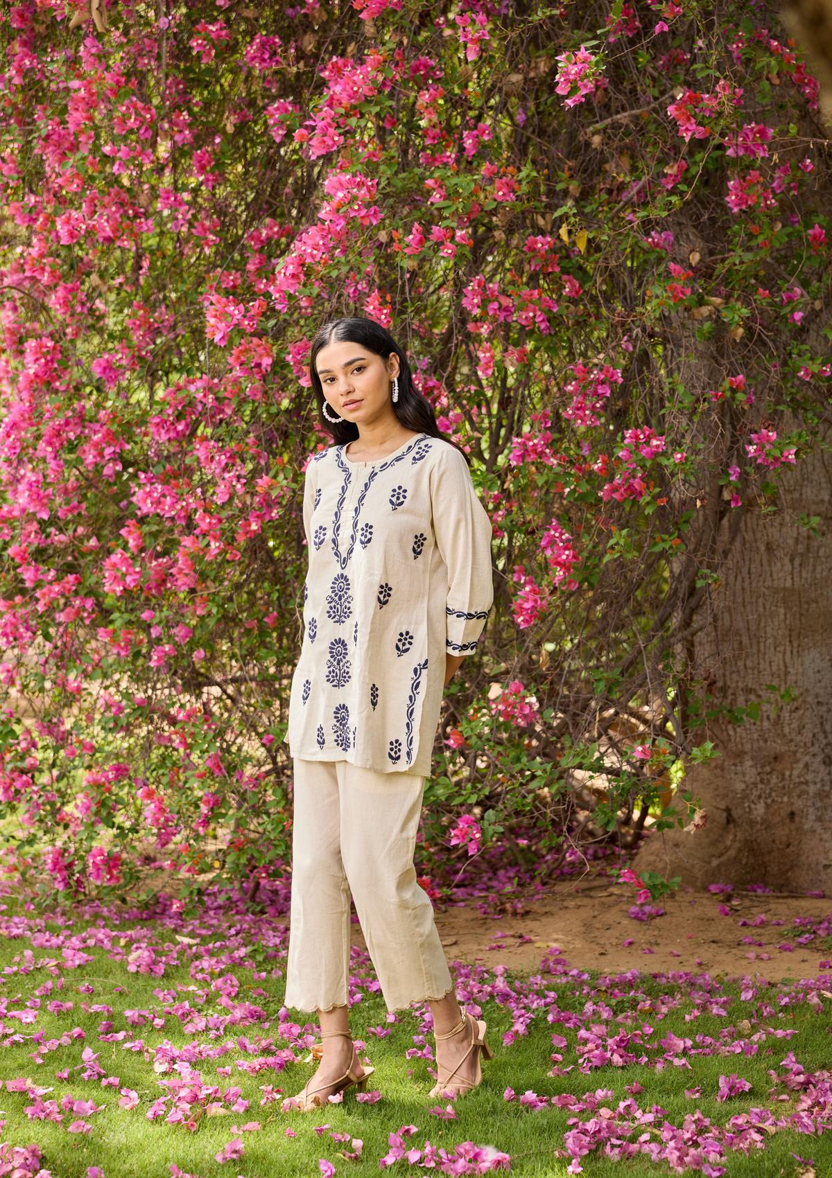 Cotton Linen Blend Chikankari Solid Women's Short Kurta - Off White - Image 2