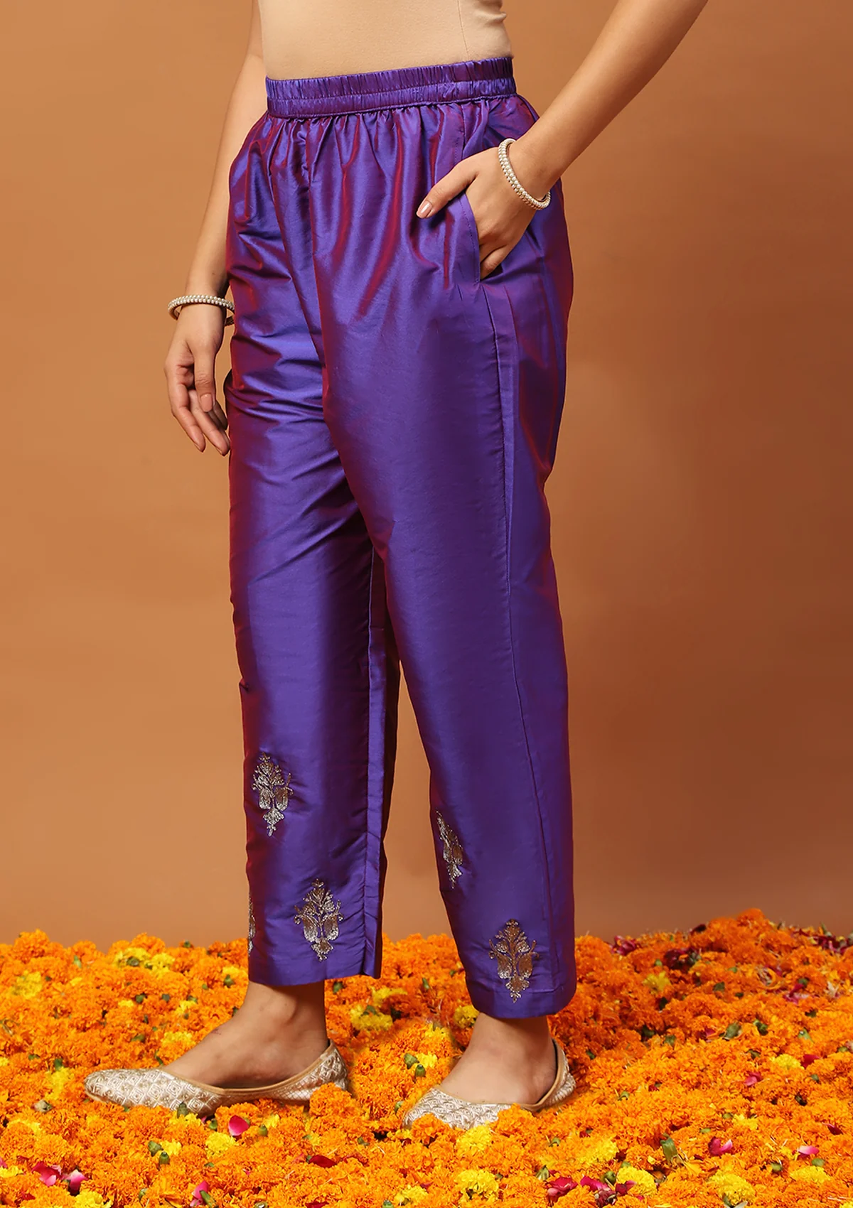 HOC Art Silk Embroidered Zari Solid Women's 2 PC Knee Length Kurta Set - Purple - Image 5