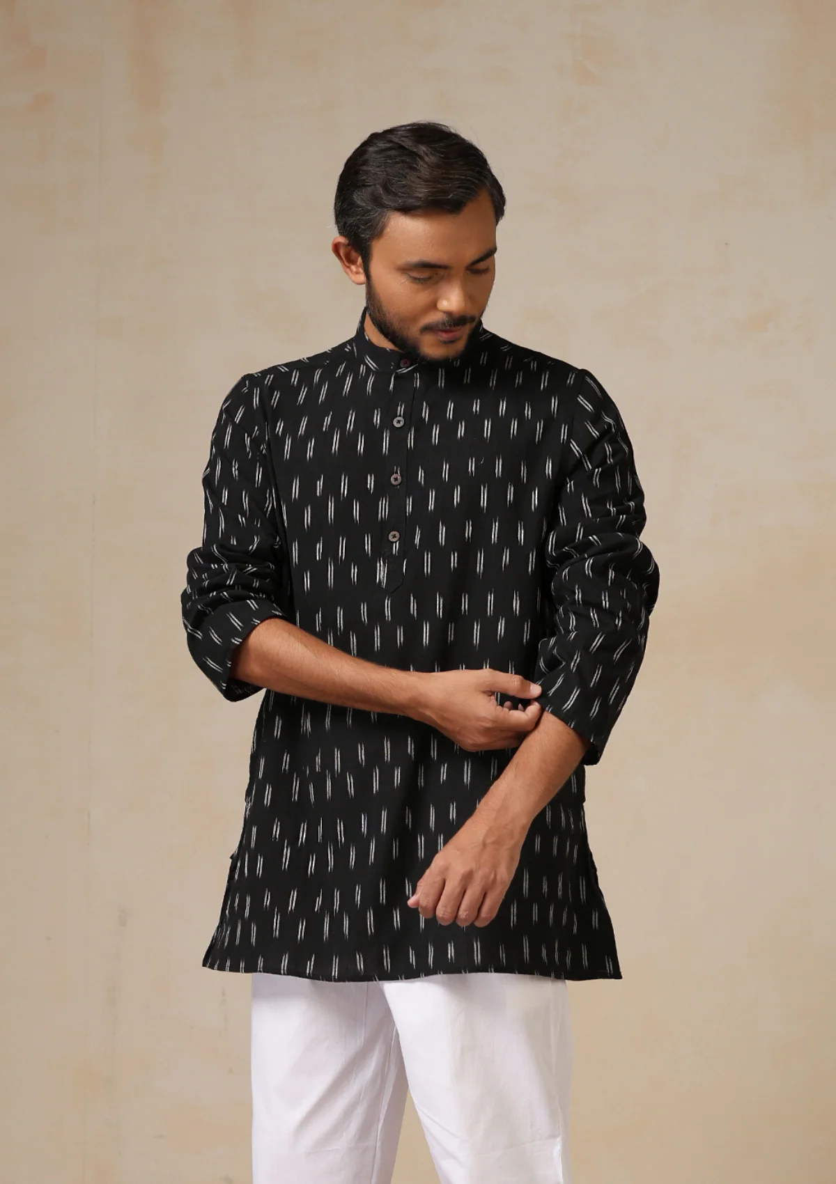 HOC Ikkat Cotton Solid Men's Short Kurta - Black - Image 4