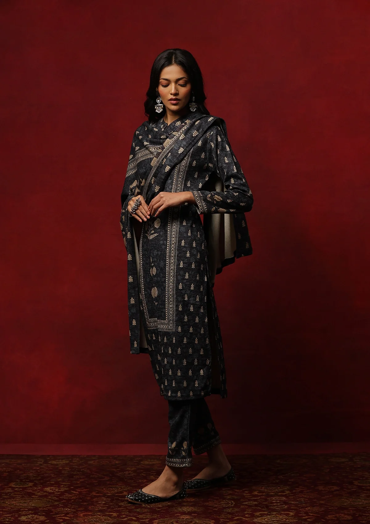HOC Woollen Hand Embellished Printed Women's 3 PC Kurta Set -Dark Grey - Image 4