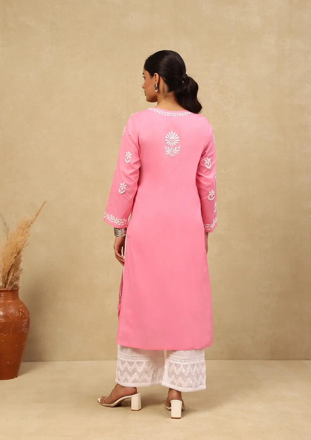 HOC Nida Chikankari Cotton Straight Kurta - Image 4
