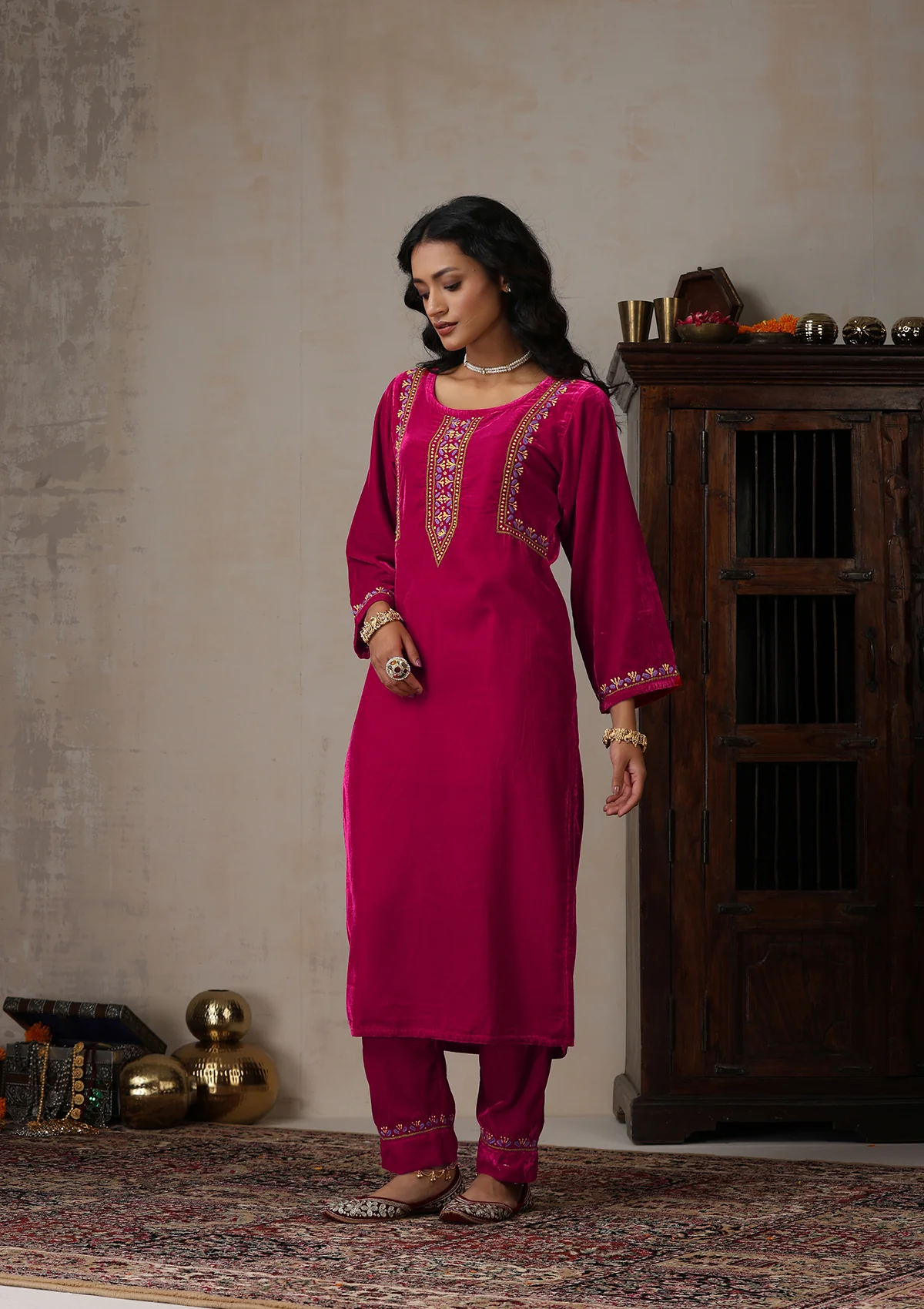 HOC Velvet Chikankari Solid Women's 2 PC Long Kurta Set - Pink - Image 3