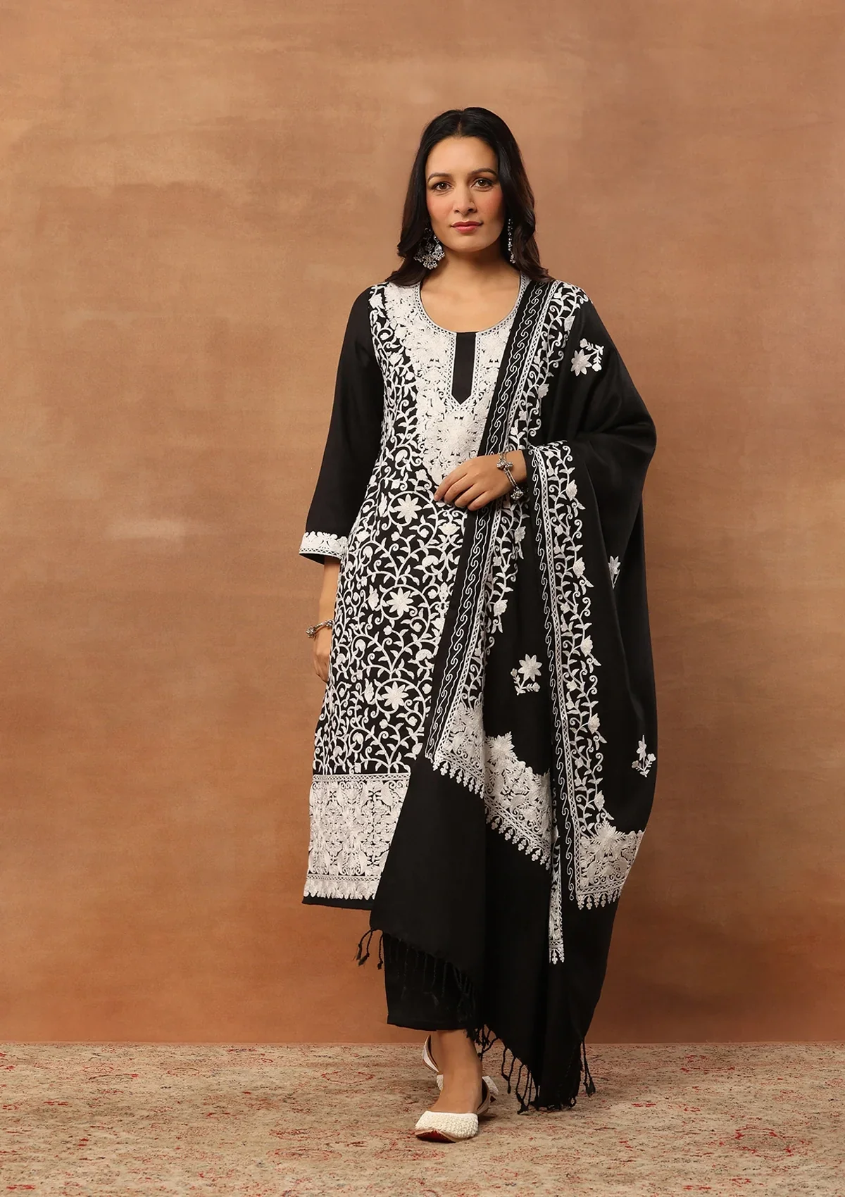 HOC Wool Aari Embroidered Straight Kurta Set With Dupatta-Black - Image 3