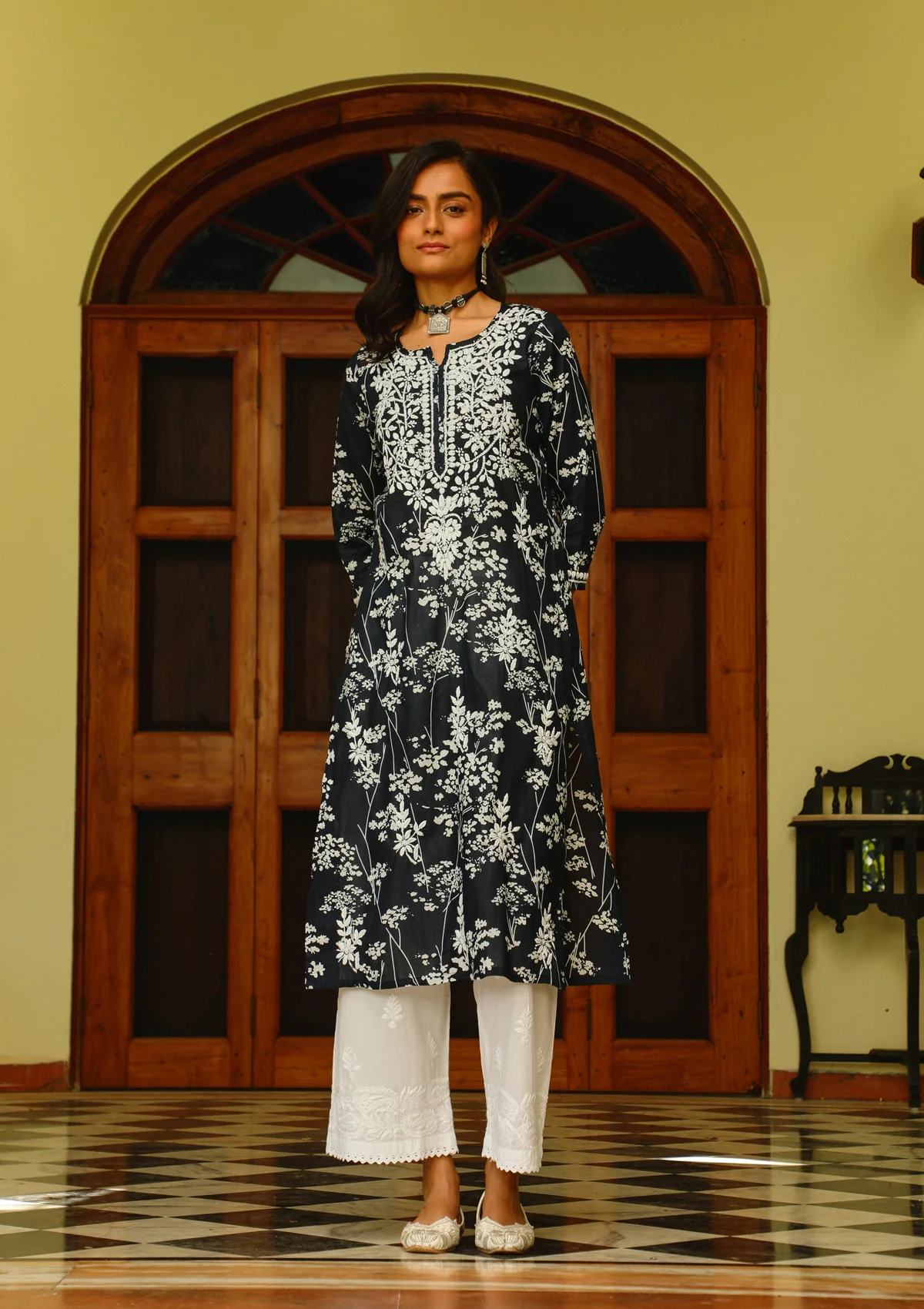 Zainab Chikankari Mulmul Straight Kurta - Image 2