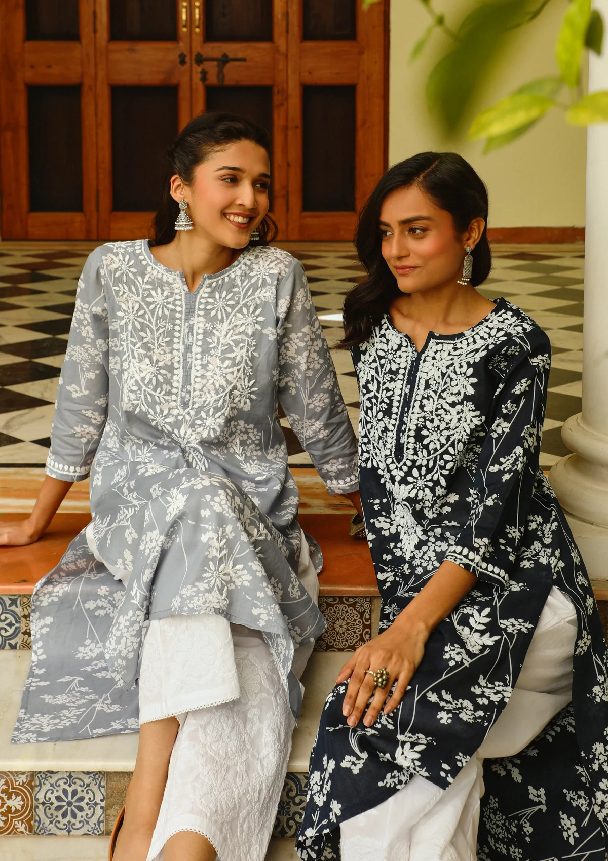 Zainab Chikankari Mulmul Straight Kurta - Image 4